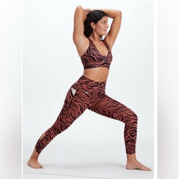 Fabletics Pants - Fabletics Mahogany Zebra Stroke Oasis Leggings & Bra Set, L